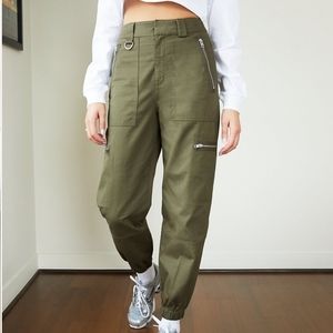 Aritzia TNA Cargo Jogger Sargesse Color